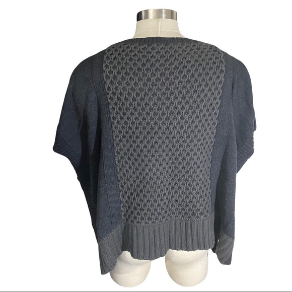 LABEL + thread Women Blue & Grey Crochet Wool Oversized Poncho Sweater Sz Small - Picture 4 of 11